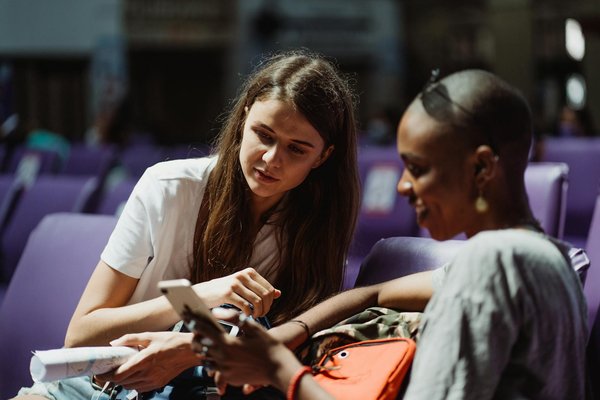 How are UK automakers enhancing customer experience through digital innovation?